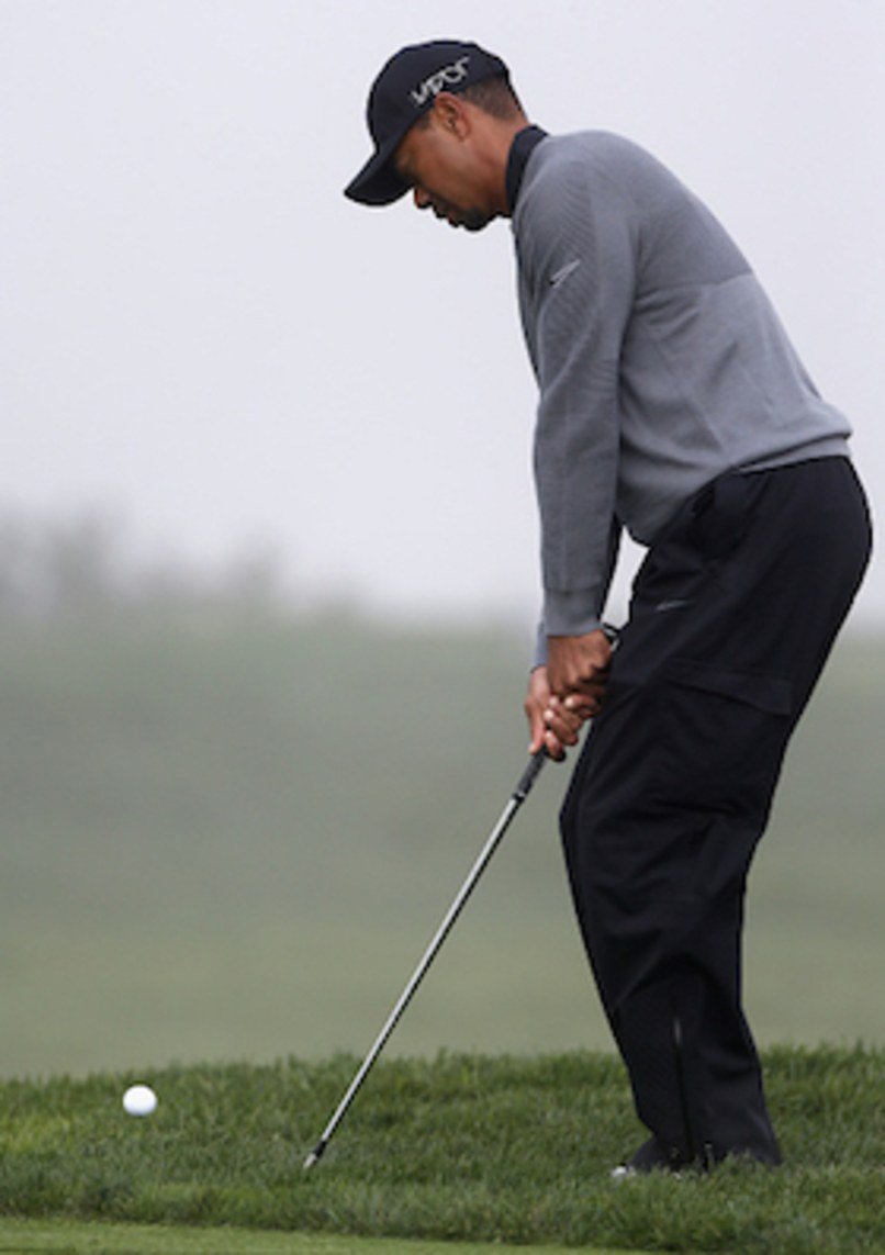 Tiger Woods chipping